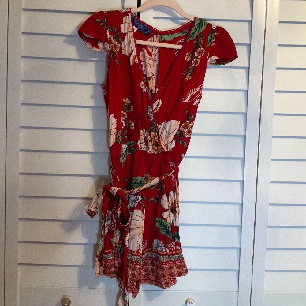 Blue Rain v neck floral romper size small